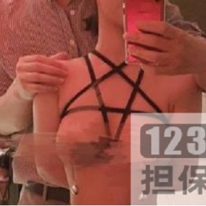 某推情侣泄密大礼包：极品反差妹子、女神、Papa的私生活曝光！